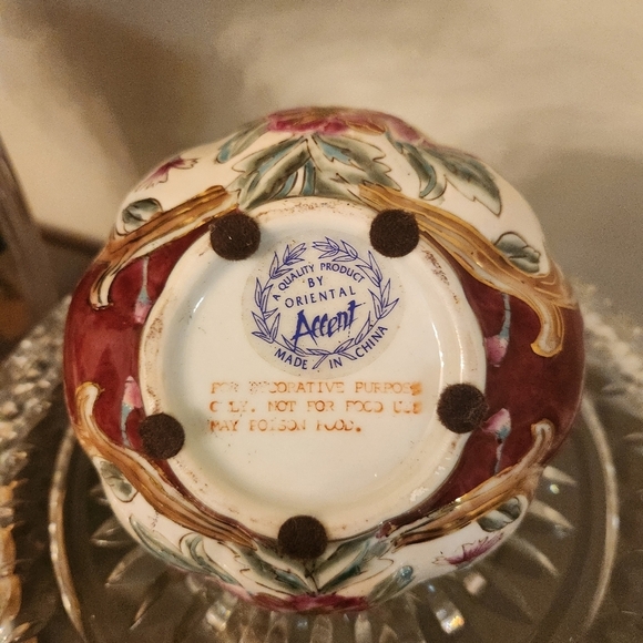 Oriental Accent Bowl with Chic Handle Asian closinssire Gold painted Floral - Picture 8 of 9